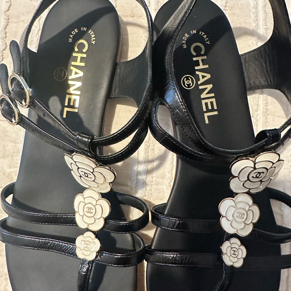 Chanel summer sandals with gorgeous flower details. Never been worn